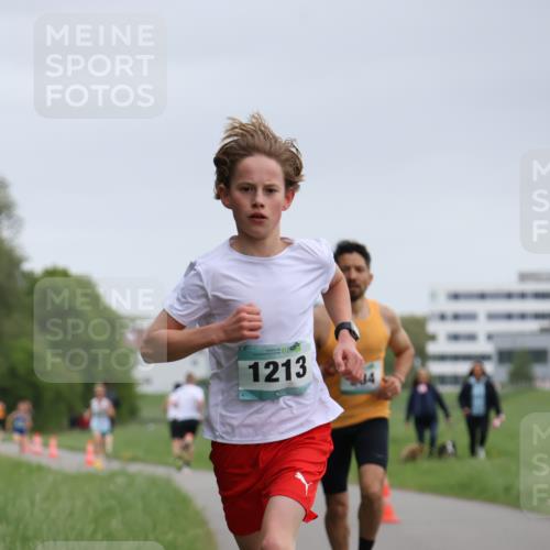 04.05.2025 - 8. Wedeler Halbmarathon Yannick Fuchs http://msf.ph/oto/7821133 04.05.2025 11:09:53 Laufen 1213 meine-sportfotos.de