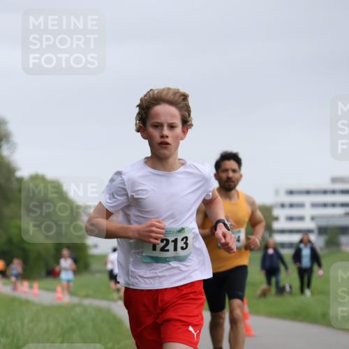 04.05.2025 - 8. Wedeler Halbmarathon Yannick Fuchs http://msf.ph/oto/7821138 04.05.2025 11:09:53 Laufen 213 meine-sportfotos.de