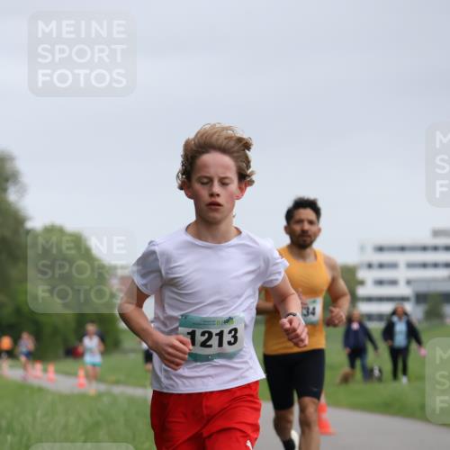 04.05.2025 - 8. Wedeler Halbmarathon Yannick Fuchs http://msf.ph/oto/7821142 04.05.2025 11:09:53 Laufen 1213 meine-sportfotos.de