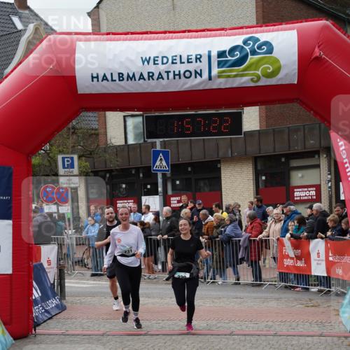 04.05.2025 - 8. Wedeler Halbmarathon Felixshl http://msf.ph/oto/7821156 04.05.2025 11:57:20 Ziel 230, 231, 568 meine-sportfotos.de