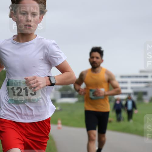 04.05.2025 - 8. Wedeler Halbmarathon Yannick Fuchs http://msf.ph/oto/7821169 04.05.2025 11:09:54 Laufen 1213 meine-sportfotos.de