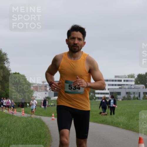 04.05.2025 - 8. Wedeler Halbmarathon Yannick Fuchs http://msf.ph/oto/7821195 04.05.2025 11:09:56 Laufen 534 meine-sportfotos.de