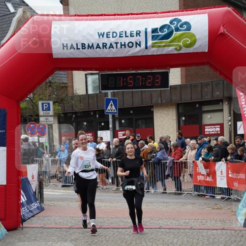 04.05.2025 - 8. Wedeler Halbmarathon Felixshl http://msf.ph/oto/7821196 04.05.2025 11:57:21 Ziel 230, 231, 568 meine-sportfotos.de