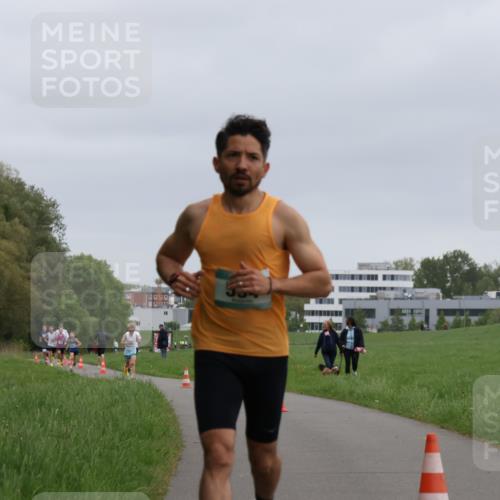 04.05.2025 - 8. Wedeler Halbmarathon Yannick Fuchs http://msf.ph/oto/7821200 04.05.2025 11:09:56 Laufen  meine-sportfotos.de
