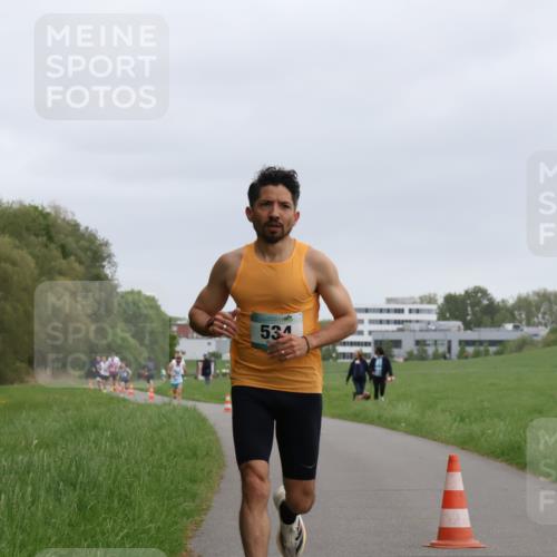 04.05.2025 - 8. Wedeler Halbmarathon Yannick Fuchs http://msf.ph/oto/7821207 04.05.2025 11:09:56 Laufen 534 meine-sportfotos.de