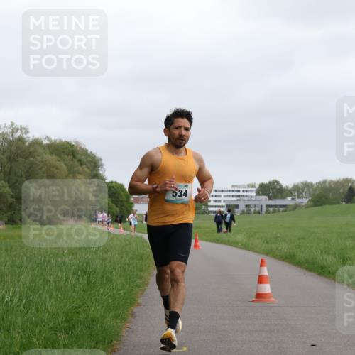 04.05.2025 - 8. Wedeler Halbmarathon Yannick Fuchs http://msf.ph/oto/7821226 04.05.2025 11:09:57 Laufen 534 meine-sportfotos.de