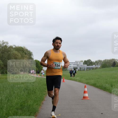 04.05.2025 - 8. Wedeler Halbmarathon Yannick Fuchs http://msf.ph/oto/7821231 04.05.2025 11:09:57 Laufen 534 meine-sportfotos.de