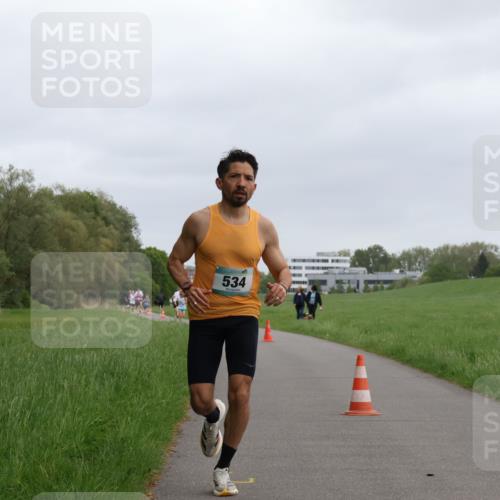 04.05.2025 - 8. Wedeler Halbmarathon Yannick Fuchs http://msf.ph/oto/7821236 04.05.2025 11:09:57 Laufen 534 meine-sportfotos.de