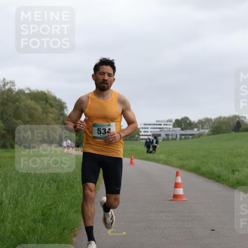 04.05.2025 - 8. Wedeler Halbmarathon Yannick Fuchs http://msf.ph/oto/7821241 04.05.2025 11:09:57 Laufen 534 meine-sportfotos.de