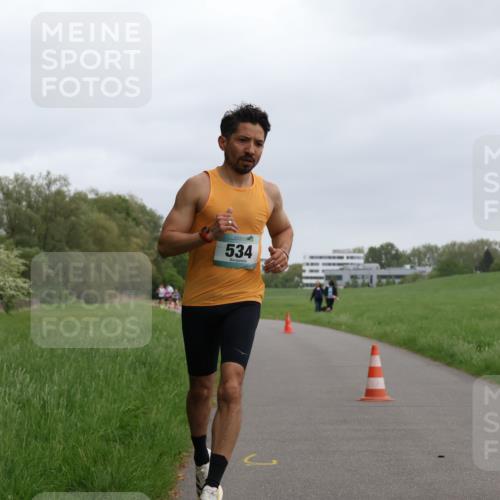 04.05.2025 - 8. Wedeler Halbmarathon Yannick Fuchs http://msf.ph/oto/7821257 04.05.2025 11:09:57 Laufen 534 meine-sportfotos.de