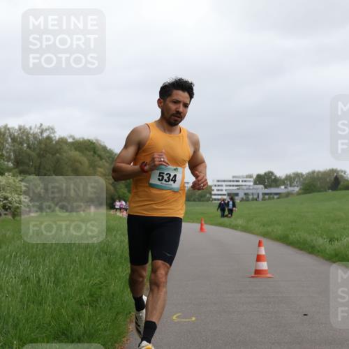 04.05.2025 - 8. Wedeler Halbmarathon Yannick Fuchs http://msf.ph/oto/7821263 04.05.2025 11:09:57 Laufen 534 meine-sportfotos.de