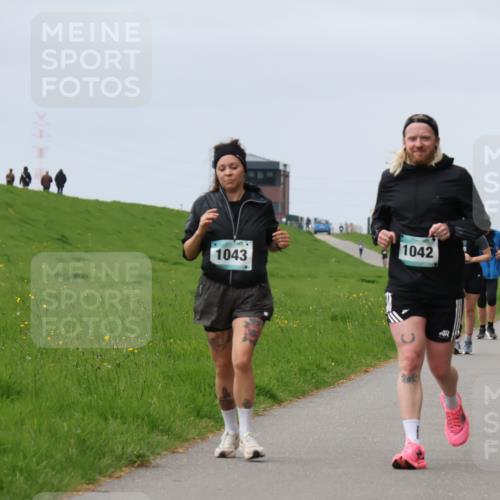 04.05.2025 - 8. Wedeler Halbmarathon Yannick Fuchs http://msf.ph/oto/7821264 04.05.2025 12:06:54 Laufen 1042, 1043 meine-sportfotos.de