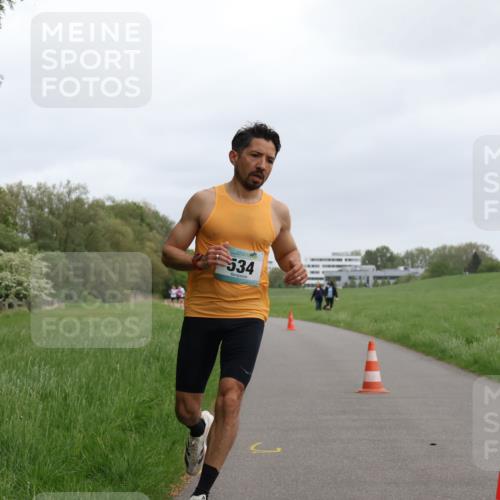 04.05.2025 - 8. Wedeler Halbmarathon Yannick Fuchs http://msf.ph/oto/7821269 04.05.2025 11:09:57 Laufen 534 meine-sportfotos.de
