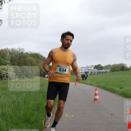 04.05.2025 - 8. Wedeler Halbmarathon Yannick Fuchs http://msf.ph/oto/7821275 04.05.2025 11:09:57 Laufen 534 meine-sportfotos.de