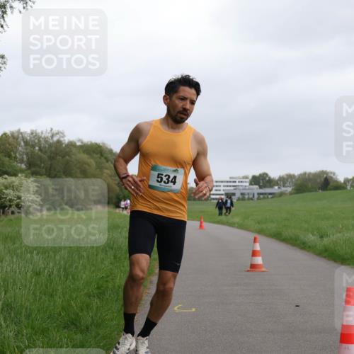04.05.2025 - 8. Wedeler Halbmarathon Yannick Fuchs http://msf.ph/oto/7821280 04.05.2025 11:09:57 Laufen 534 meine-sportfotos.de