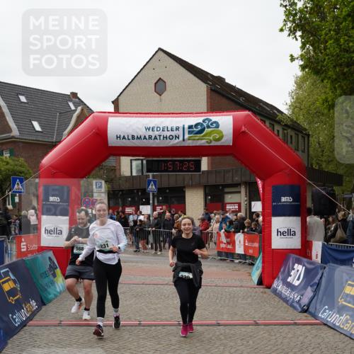 04.05.2025 - 8. Wedeler Halbmarathon Felixshl http://msf.ph/oto/7821282 04.05.2025 11:57:23 Ziel 230, 231, 568 meine-sportfotos.de