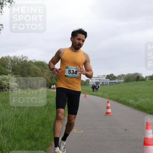 04.05.2025 - 8. Wedeler Halbmarathon Yannick Fuchs http://msf.ph/oto/7821287 04.05.2025 11:09:57 Laufen 534 meine-sportfotos.de