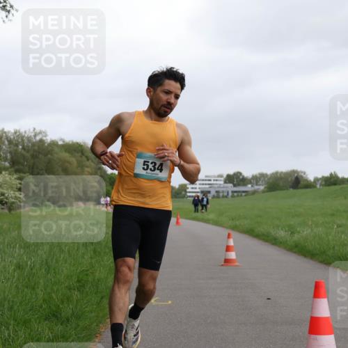 04.05.2025 - 8. Wedeler Halbmarathon Yannick Fuchs http://msf.ph/oto/7821290 04.05.2025 11:09:58 Laufen 534 meine-sportfotos.de