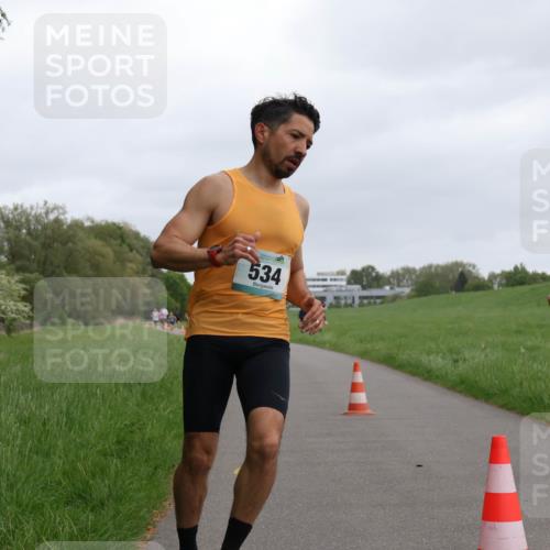 04.05.2025 - 8. Wedeler Halbmarathon Yannick Fuchs http://msf.ph/oto/7821306 04.05.2025 11:09:58 Laufen 534 meine-sportfotos.de