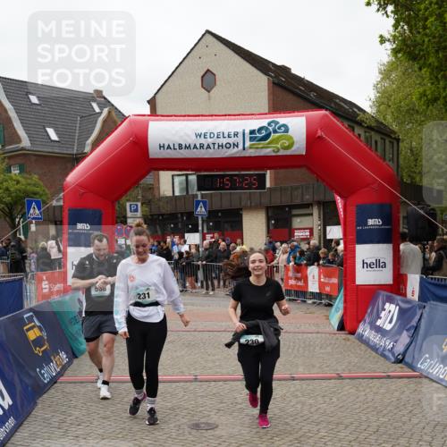 04.05.2025 - 8. Wedeler Halbmarathon Felixshl http://msf.ph/oto/7821341 04.05.2025 11:57:23 Ziel 230, 231, 568 meine-sportfotos.de