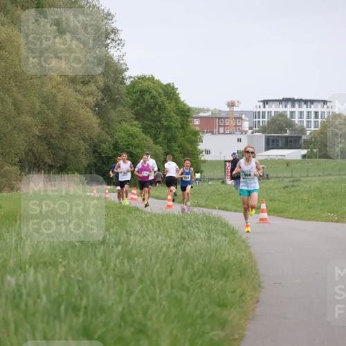 04.05.2025 - 8. Wedeler Halbmarathon Yannick Fuchs http://msf.ph/oto/7821346 04.05.2025 11:10:01 Laufen 966 meine-sportfotos.de