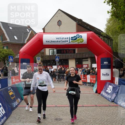 04.05.2025 - 8. Wedeler Halbmarathon Felixshl http://msf.ph/oto/7821358 04.05.2025 11:57:23 Ziel 230, 231, 568 meine-sportfotos.de