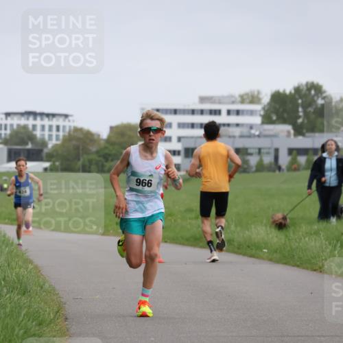 04.05.2025 - 8. Wedeler Halbmarathon Yannick Fuchs http://msf.ph/oto/7821370 04.05.2025 11:10:08 Laufen 996 meine-sportfotos.de