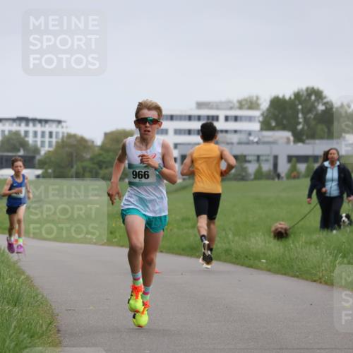 04.05.2025 - 8. Wedeler Halbmarathon Yannick Fuchs http://msf.ph/oto/7821383 04.05.2025 11:10:09 Laufen 966 meine-sportfotos.de