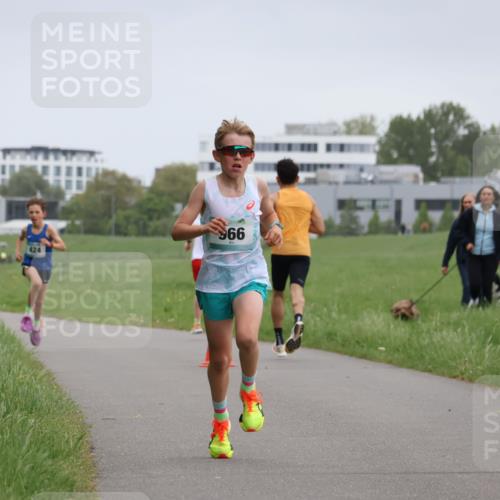04.05.2025 - 8. Wedeler Halbmarathon Yannick Fuchs http://msf.ph/oto/7821405 04.05.2025 11:10:09 Laufen 996, 424 meine-sportfotos.de