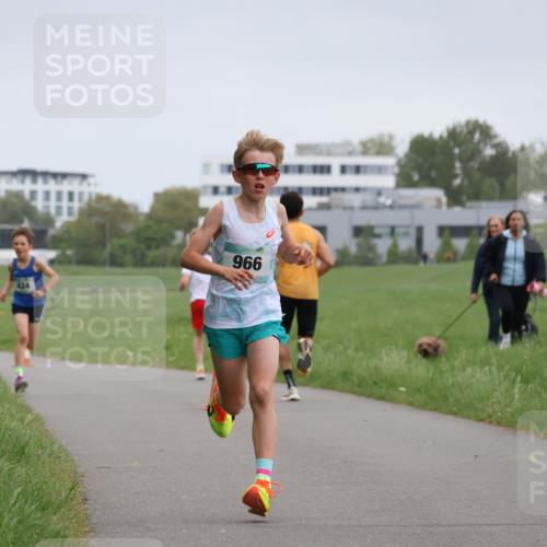 04.05.2025 - 8. Wedeler Halbmarathon Yannick Fuchs http://msf.ph/oto/7821414 04.05.2025 11:10:09 Laufen 966 meine-sportfotos.de