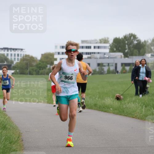 04.05.2025 - 8. Wedeler Halbmarathon Yannick Fuchs http://msf.ph/oto/7821418 04.05.2025 11:10:09 Laufen 966, 424 meine-sportfotos.de