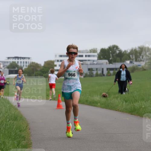 04.05.2025 - 8. Wedeler Halbmarathon Yannick Fuchs http://msf.ph/oto/7821428 04.05.2025 11:10:10 Laufen 424, 966 meine-sportfotos.de