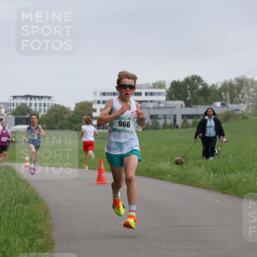 04.05.2025 - 8. Wedeler Halbmarathon Yannick Fuchs http://msf.ph/oto/7821431 04.05.2025 11:10:10 Laufen 424, 966 meine-sportfotos.de