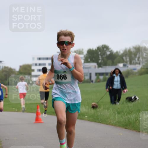 04.05.2025 - 8. Wedeler Halbmarathon Yannick Fuchs http://msf.ph/oto/7821457 04.05.2025 11:10:11 Laufen 424, 966 meine-sportfotos.de