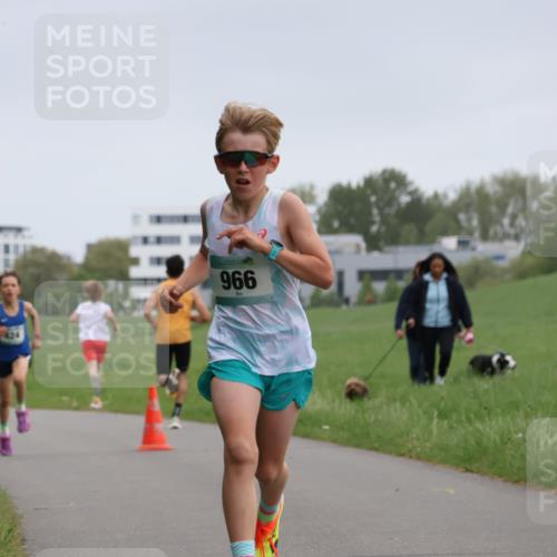 04.05.2025 - 8. Wedeler Halbmarathon Yannick Fuchs http://msf.ph/oto/7821462 04.05.2025 11:10:11 Laufen 424, 966 meine-sportfotos.de
