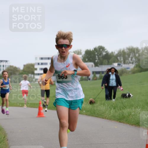 04.05.2025 - 8. Wedeler Halbmarathon Yannick Fuchs http://msf.ph/oto/7821468 04.05.2025 11:10:11 Laufen 965 meine-sportfotos.de