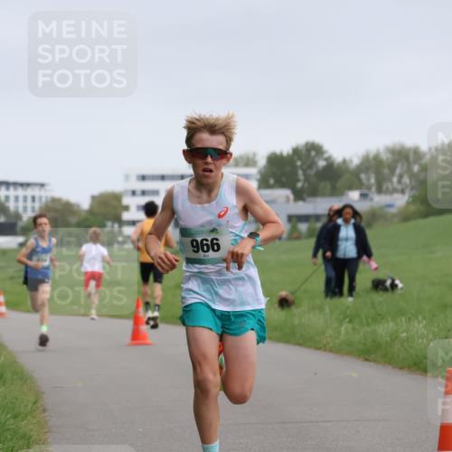 04.05.2025 - 8. Wedeler Halbmarathon Yannick Fuchs http://msf.ph/oto/7821475 04.05.2025 11:10:11 Laufen 966 meine-sportfotos.de