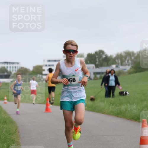 04.05.2025 - 8. Wedeler Halbmarathon Yannick Fuchs http://msf.ph/oto/7821480 04.05.2025 11:10:11 Laufen 166 meine-sportfotos.de