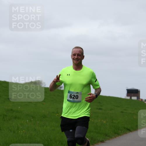 04.05.2025 - 8. Wedeler Halbmarathon Yannick Fuchs http://msf.ph/oto/7821502 04.05.2025 11:28:28 Laufen 620 meine-sportfotos.de