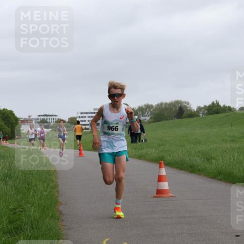 04.05.2025 - 8. Wedeler Halbmarathon Yannick Fuchs http://msf.ph/oto/7821556 04.05.2025 11:10:12 Laufen 996 meine-sportfotos.de