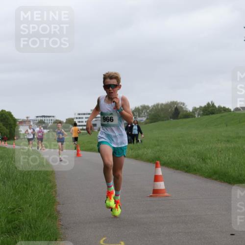 04.05.2025 - 8. Wedeler Halbmarathon Yannick Fuchs http://msf.ph/oto/7821563 04.05.2025 11:10:12 Laufen 966 meine-sportfotos.de