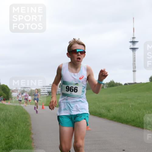 04.05.2025 - 8. Wedeler Halbmarathon Yannick Fuchs http://msf.ph/oto/7821603 04.05.2025 11:10:13 Laufen 966 meine-sportfotos.de