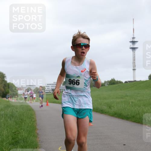 04.05.2025 - 8. Wedeler Halbmarathon Yannick Fuchs http://msf.ph/oto/7821607 04.05.2025 11:10:13 Laufen 966 meine-sportfotos.de