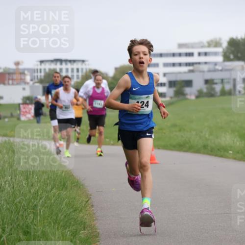 04.05.2025 - 8. Wedeler Halbmarathon Yannick Fuchs http://msf.ph/oto/7821640 04.05.2025 11:10:16 Laufen 1103, 24 meine-sportfotos.de