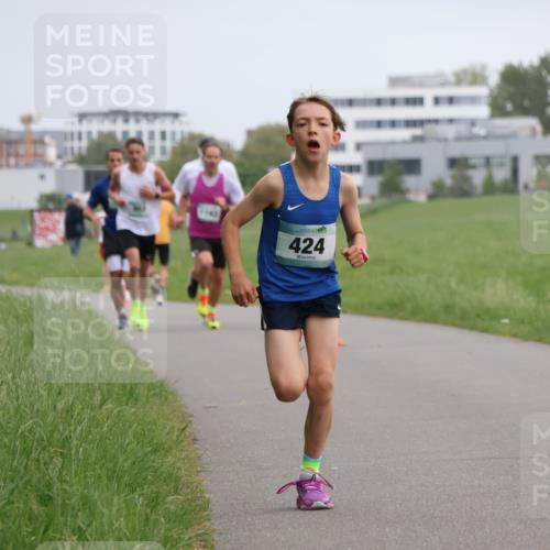 04.05.2025 - 8. Wedeler Halbmarathon Yannick Fuchs http://msf.ph/oto/7821651 04.05.2025 11:10:16 Laufen 424 meine-sportfotos.de
