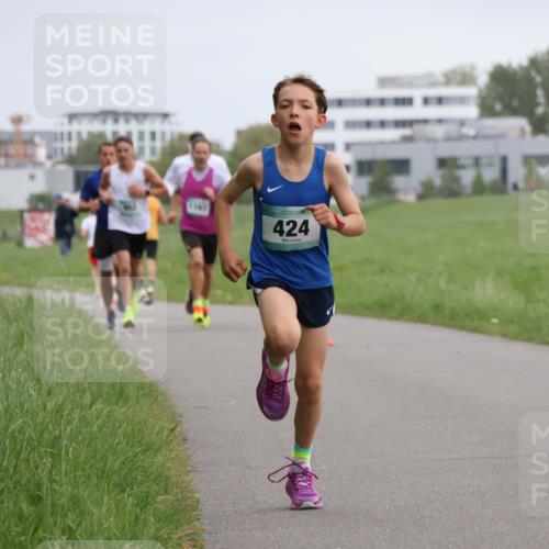 04.05.2025 - 8. Wedeler Halbmarathon Yannick Fuchs http://msf.ph/oto/7821656 04.05.2025 11:10:16 Laufen 424 meine-sportfotos.de