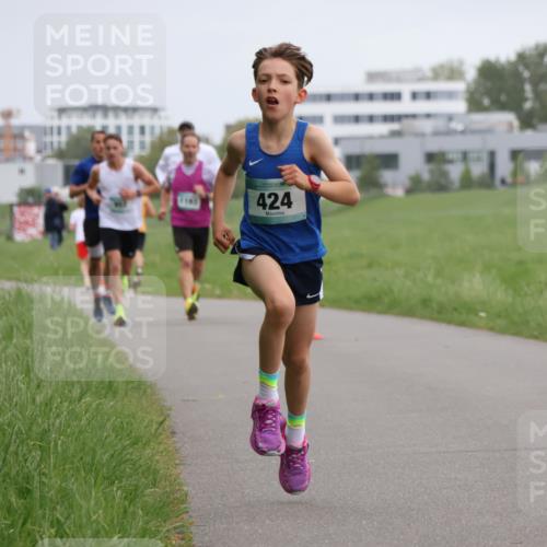 04.05.2025 - 8. Wedeler Halbmarathon Yannick Fuchs http://msf.ph/oto/7821661 04.05.2025 11:10:16 Laufen 424 meine-sportfotos.de