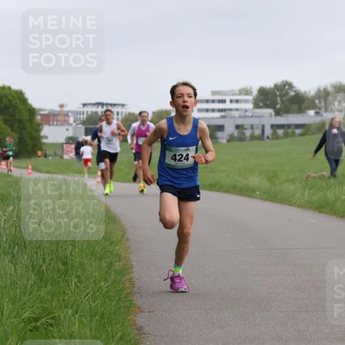 04.05.2025 - 8. Wedeler Halbmarathon Yannick Fuchs http://msf.ph/oto/7821690 04.05.2025 11:10:17 Laufen 424 meine-sportfotos.de
