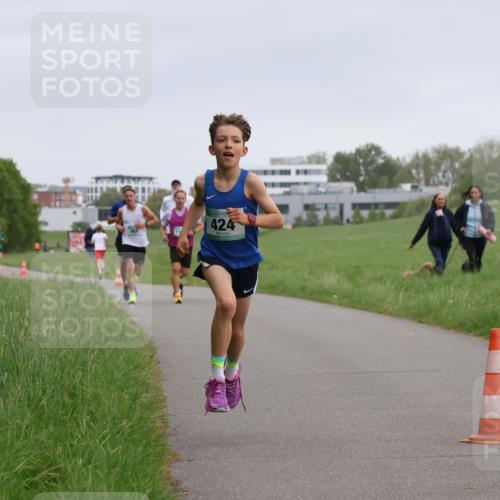 04.05.2025 - 8. Wedeler Halbmarathon Yannick Fuchs http://msf.ph/oto/7821697 04.05.2025 11:10:17 Laufen 424 meine-sportfotos.de