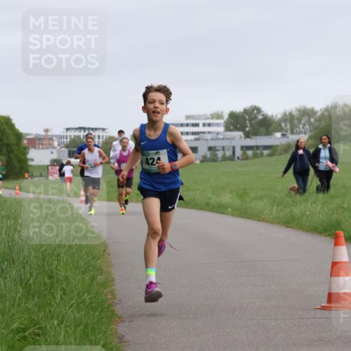 04.05.2025 - 8. Wedeler Halbmarathon Yannick Fuchs http://msf.ph/oto/7821703 04.05.2025 11:10:17 Laufen 424 meine-sportfotos.de